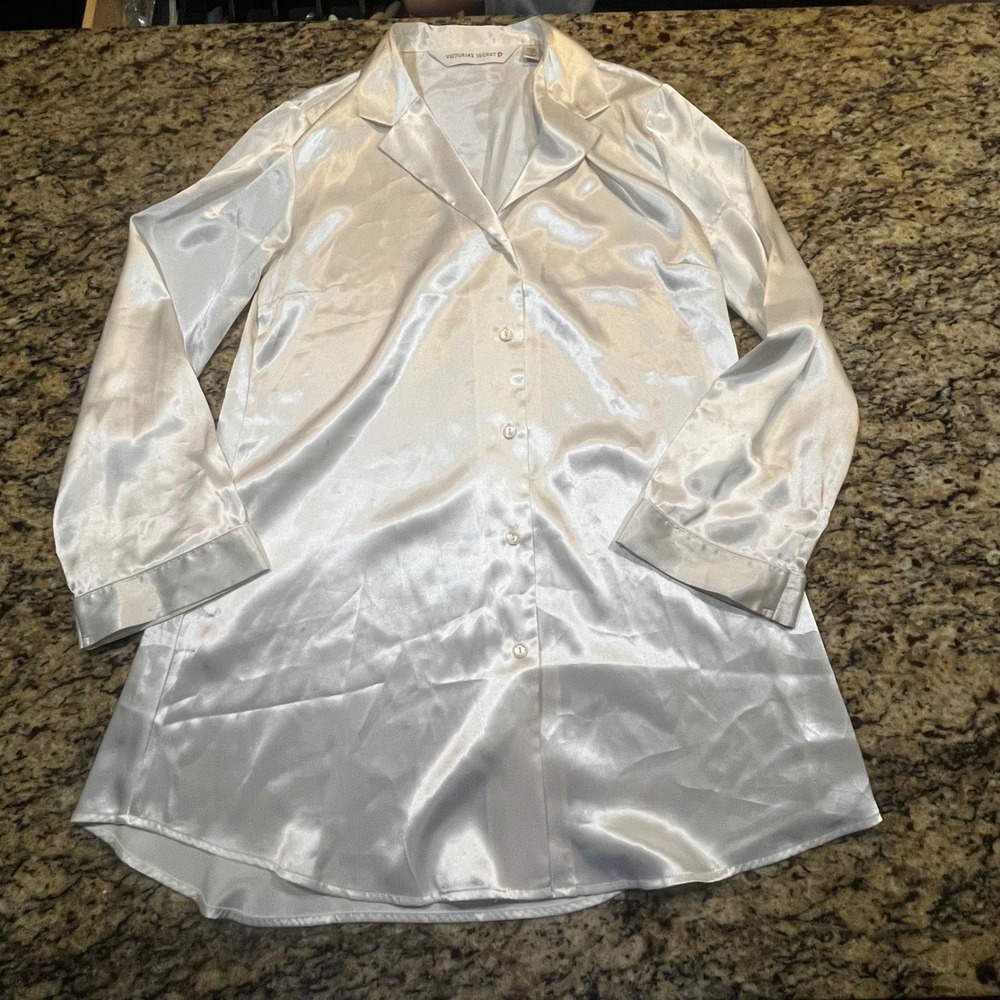 Victoria's Secret White Satin Sleep Shirt Long Sleeve Button Front Nightgown M